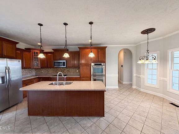 5th image of 824 Camwheel Dr