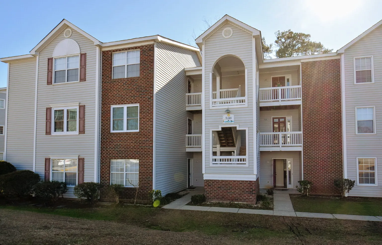3 bed, 2.0 bath, 1307 sqft, $1,300 — Photo 1