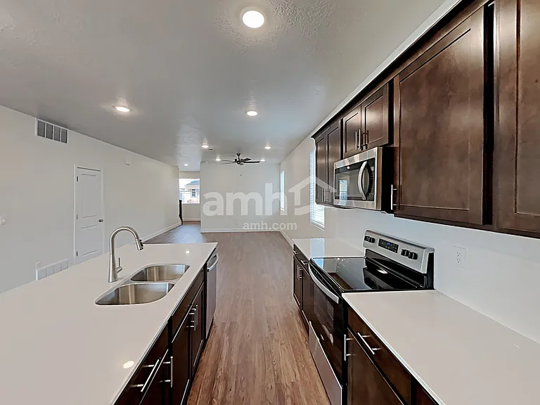 2613 W 3340 S — Photo 4