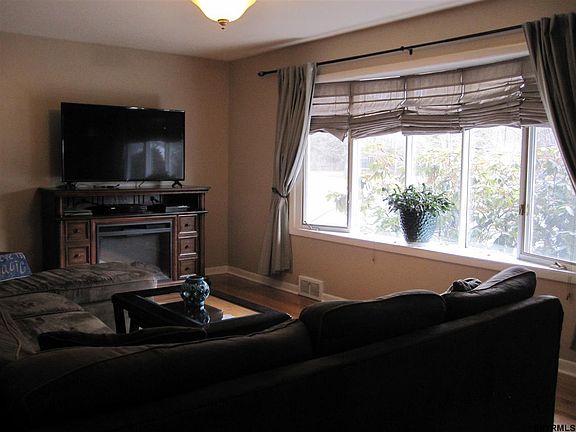 3rd image of 23 Saint Anthony Ln