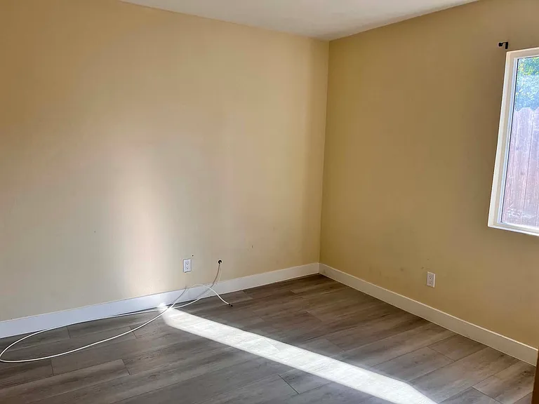 843 W Irving Pl #B — Photo 4