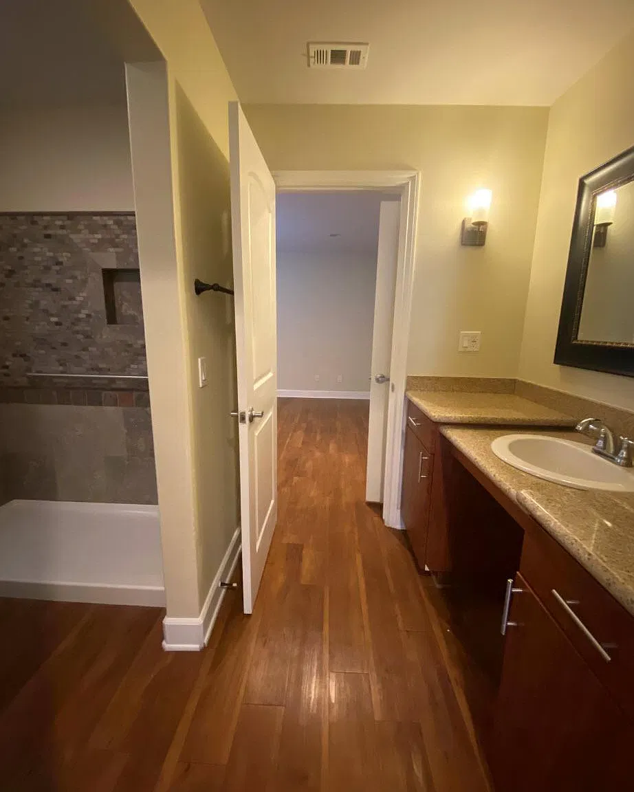 5 bed, 2212 sqft, $6,000 — Photo 3