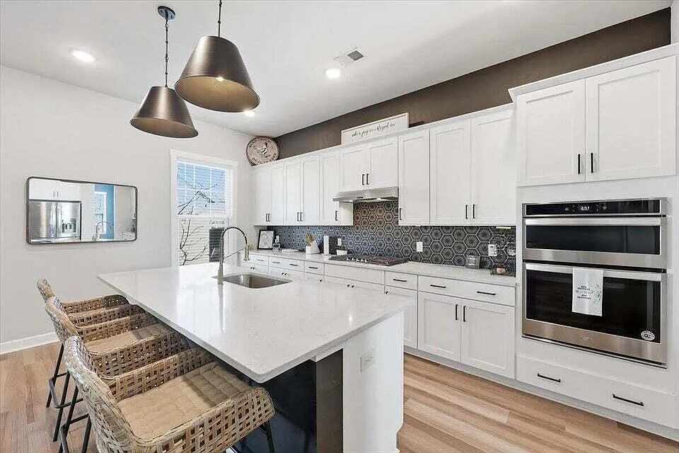 4 bed, 3.0 bath, 2740 sqft, $3,595 — Photo 2