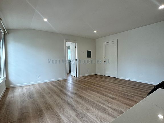 5th image of 117 Caledonia St #A
