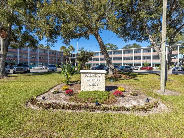 4300 58th St N APT 1806, Kenneth City, FL 33709