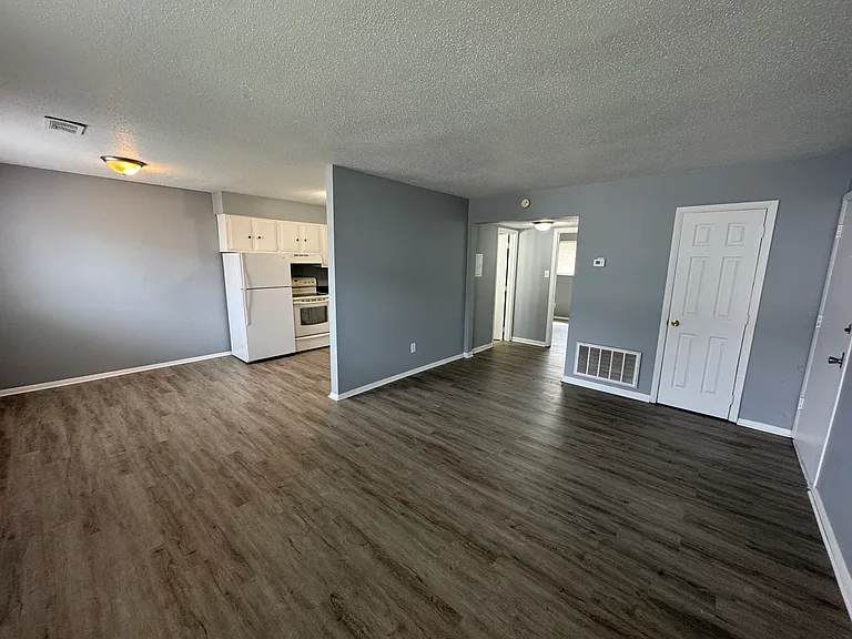 2832 E County Line Rd — Photo 12