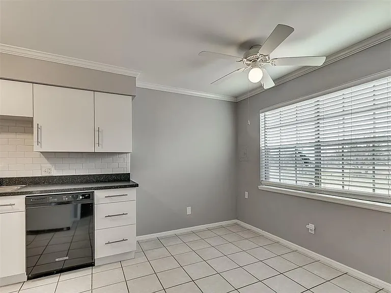 1703 E Lindsey St — Photo 15