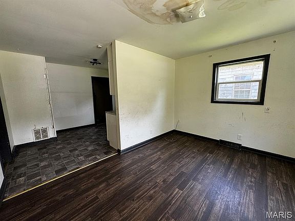 5th image of 205 E 9th St