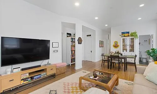 2350 W Charleston St #2F — Photo 2
