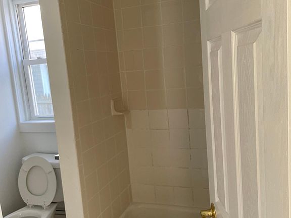 4th image of 35 Kossuth St Floor 1