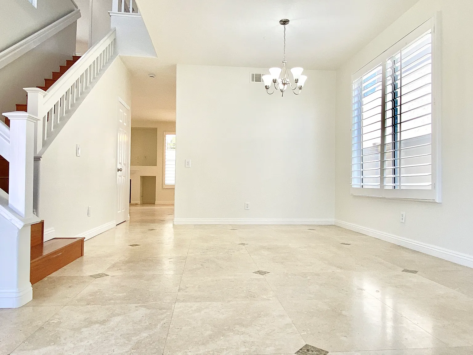 5 bed, 2166 sqft, $5,700 — Photo 3