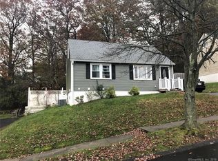 20 Midhill Dr, Hamden, CT 06514