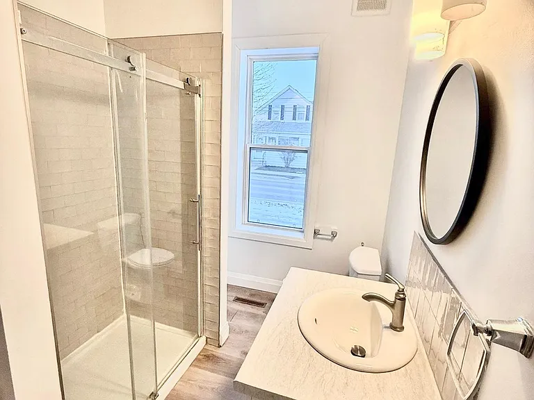 53 Manitoba St — Photo 10