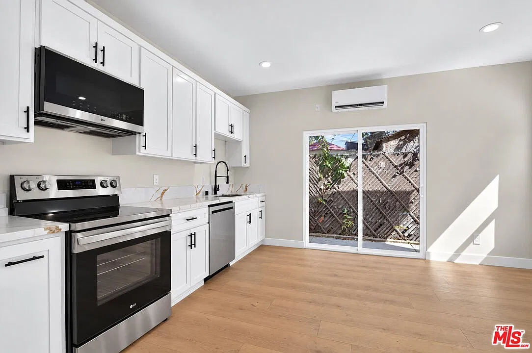 2 bed, 1.0 bath, $2,450 — Photo 3