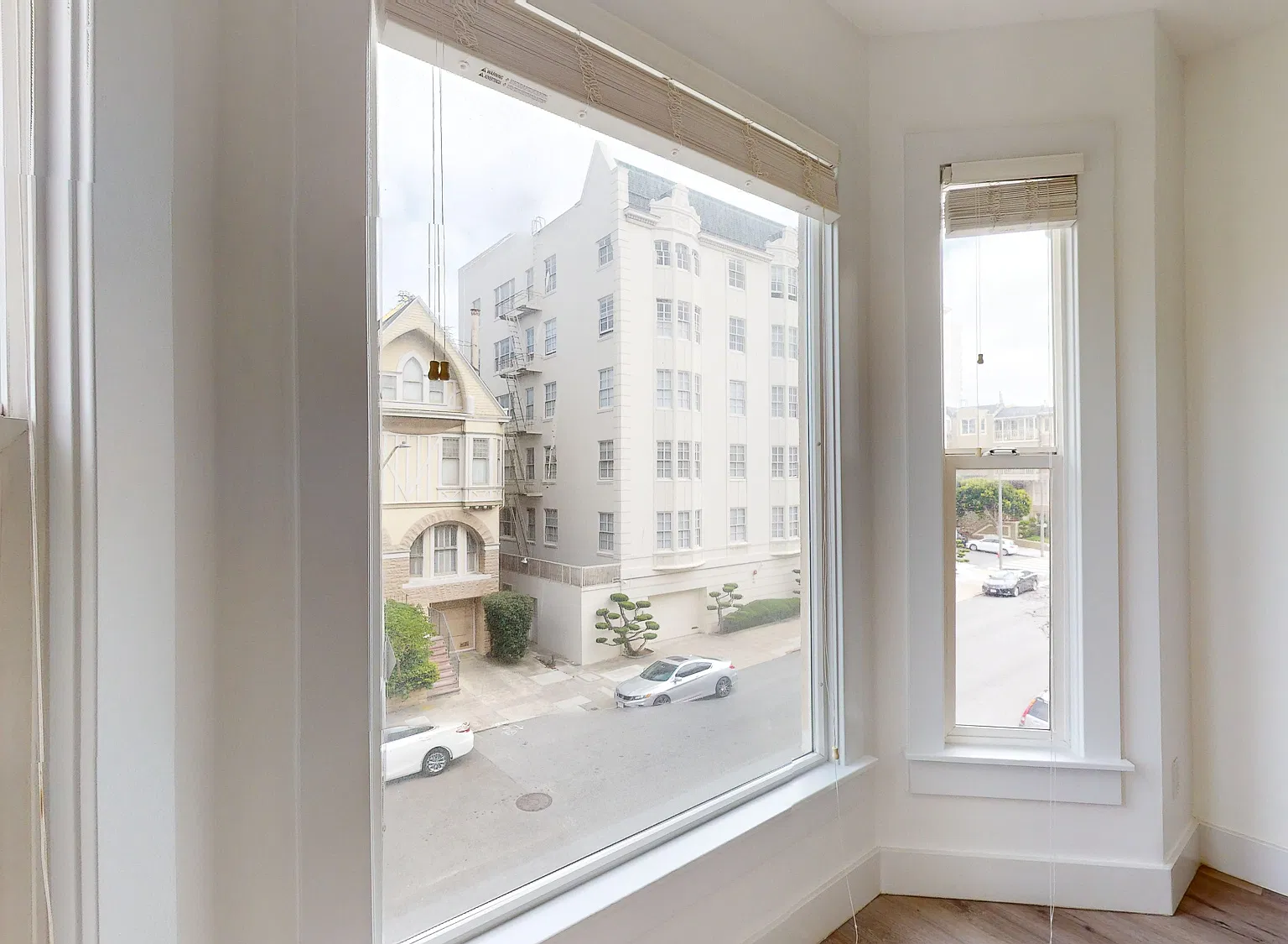 Charming 2BR/1BA Apartment in Pacific Heights — Photo 3