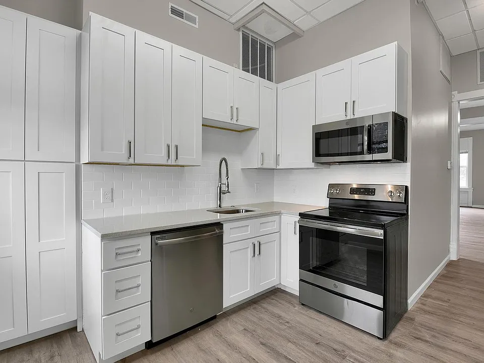 1301 Shenandoah Ave #1F