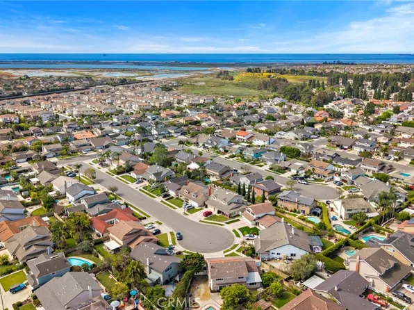 17081 Pleasant Cir, Huntington Beach, CA 92649