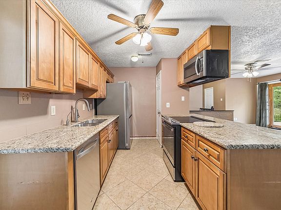 3rd image of 13 Fiddleleaf Ct