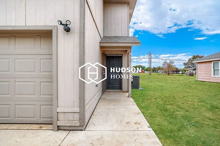 3 bed, 2.5 bath, 1231 sqft, $985 — Photo 3