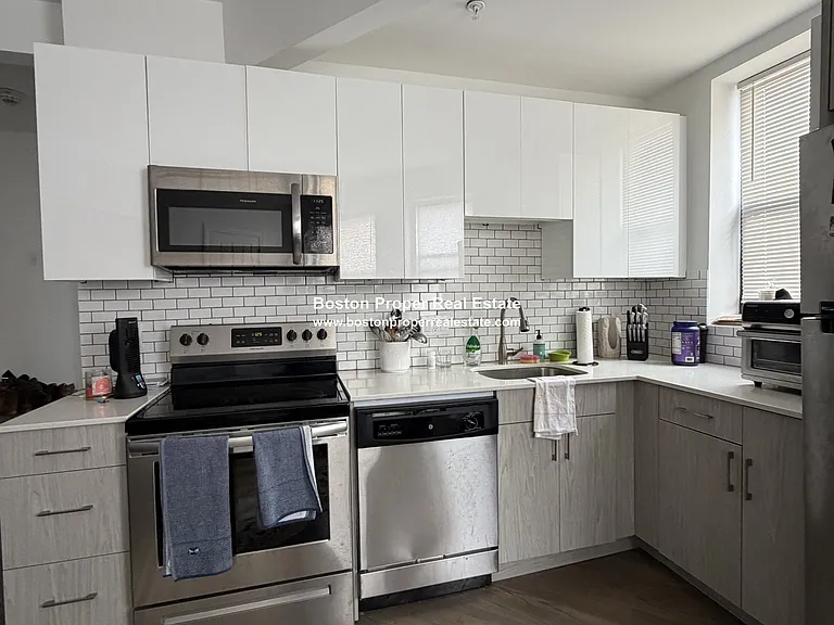 51 Queensberry St #3 — Photo 1