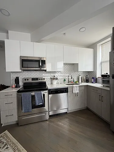 51 Queensberry St #3 Photo 1