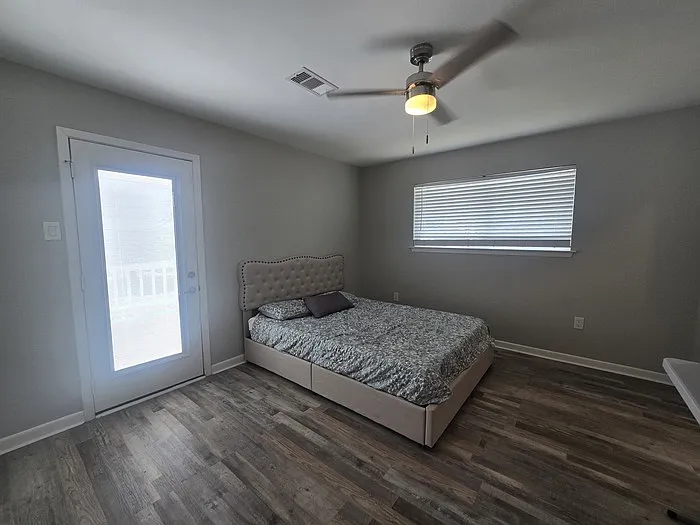 211 Redfish Dr — Photo 3