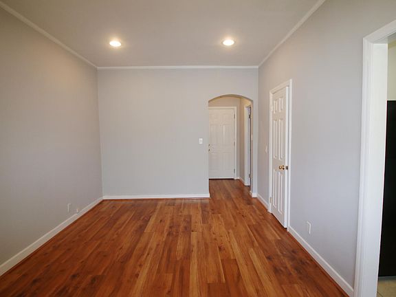 2nd image of 777 S Westmoreland Ave #109