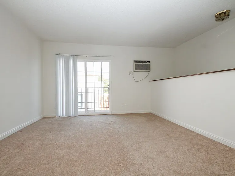15339 Weddington St — Photo 2