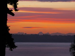 10010 Edgecombe Pl NE, Bainbridge Island, WA 98110