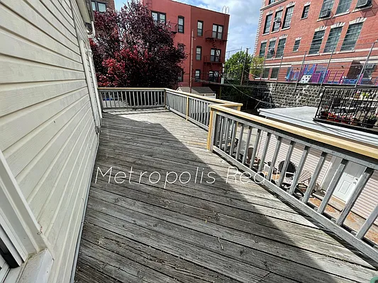 Rented by Metropolis International Realty Inc. | media 15