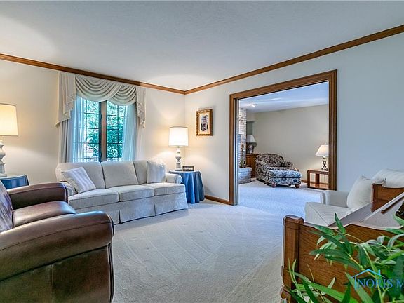 3rd image of 375 Valley Ln