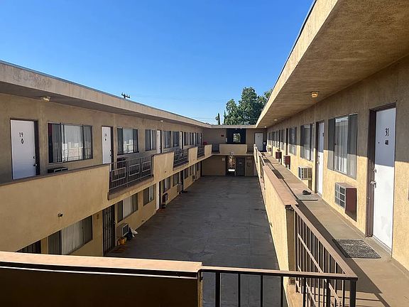 4th image of 120 E Chestnut St APT 6