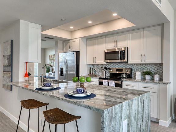 3rd image of 1540 Gulf Blvd APT 607