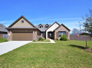 1 Texian Trl N, Angleton, TX 77515