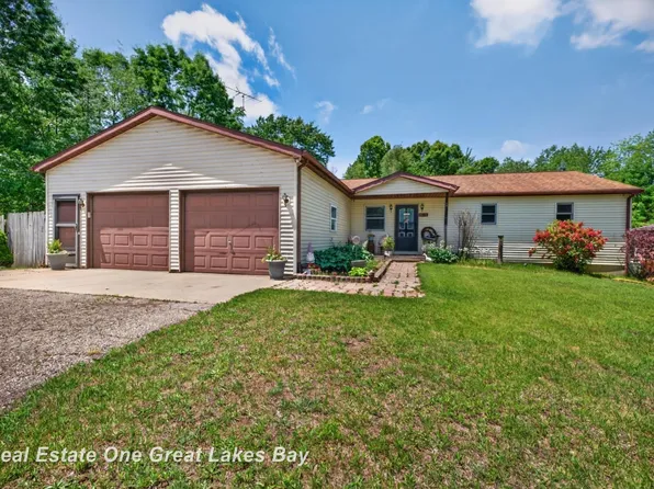 6153 Marathon Rd, Otter Lake, MI 48464