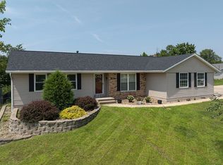 7417 Parkwood Ln NE, Cedar Rapids, IA 52402