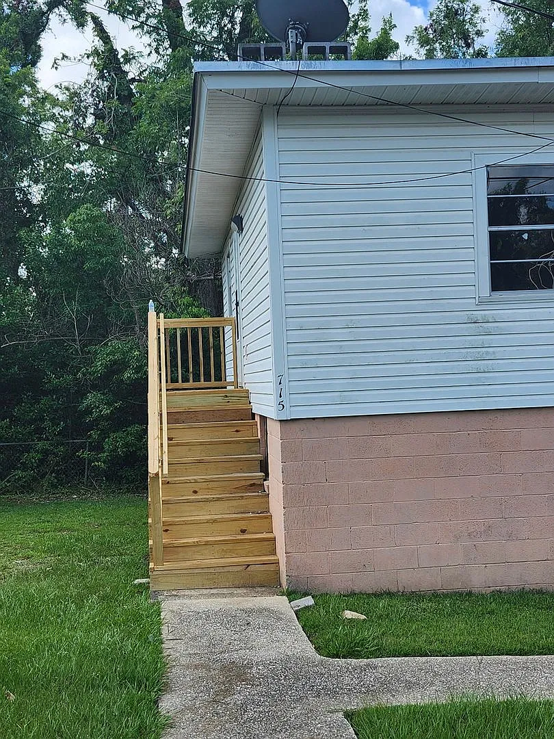 715 Liberty Street — Photo 2