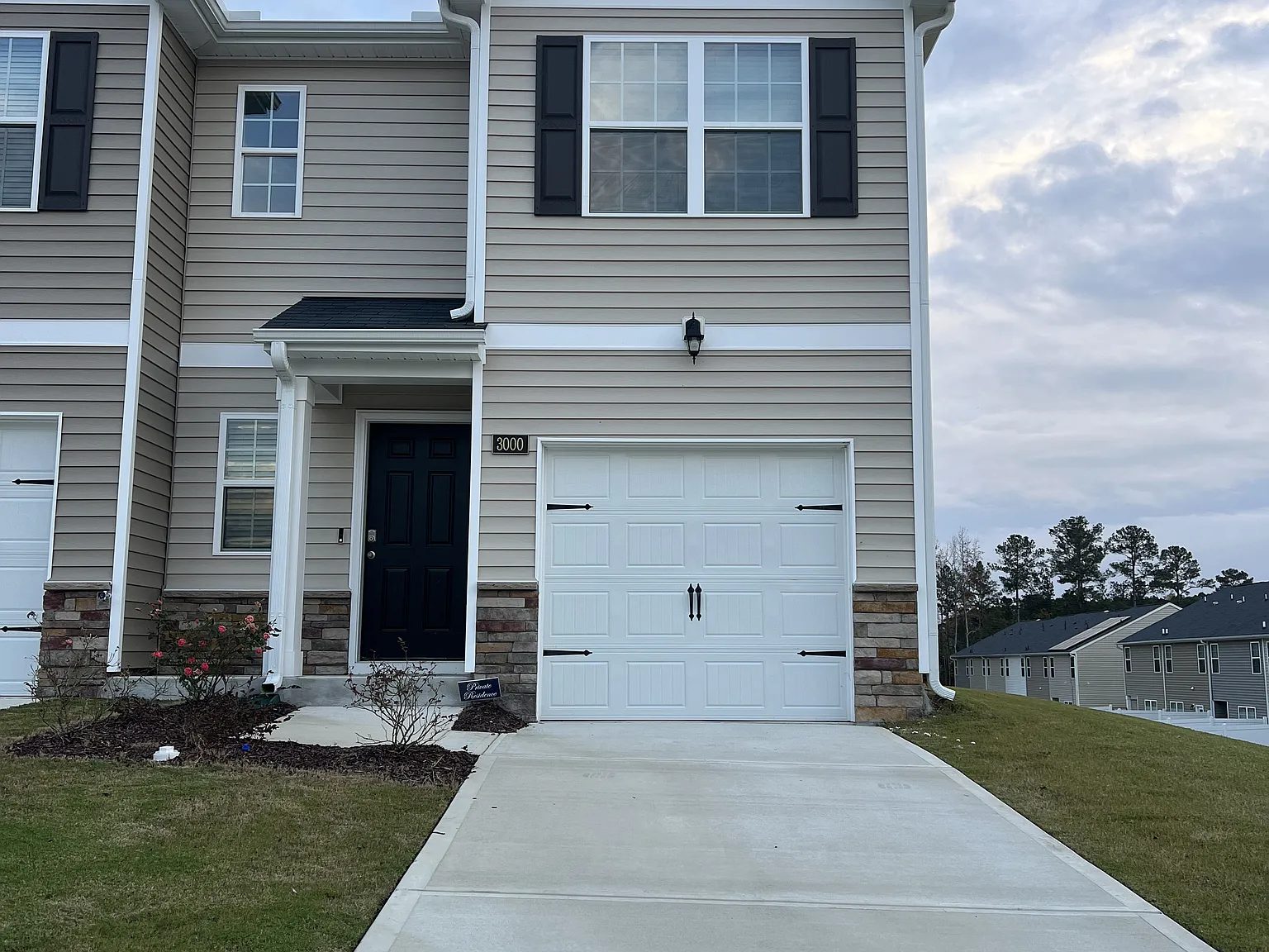 3 bed, 2.5 bath, 1418 sqft, $1,750 — Photo 1