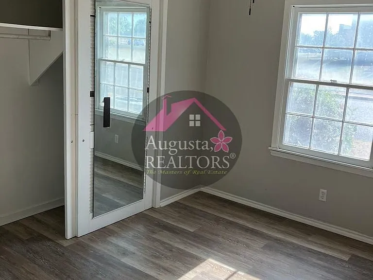 3702 Wilshire Dr — Photo 5