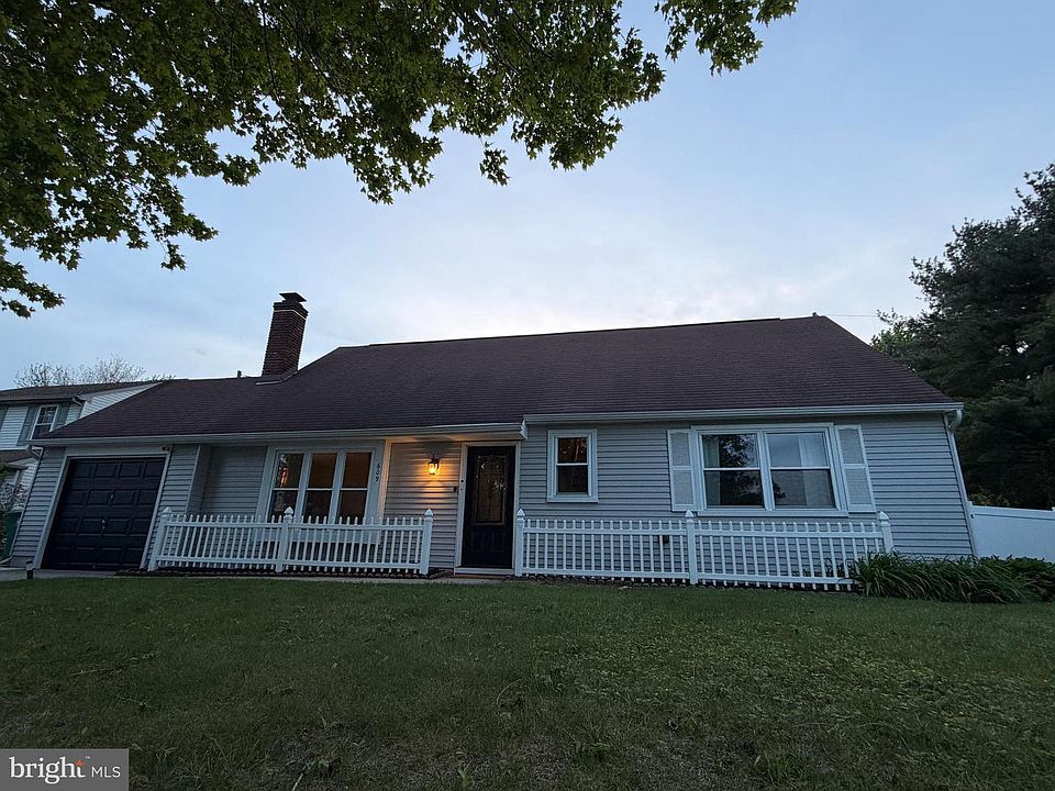 1st image of 609 S Queen Anne Dr