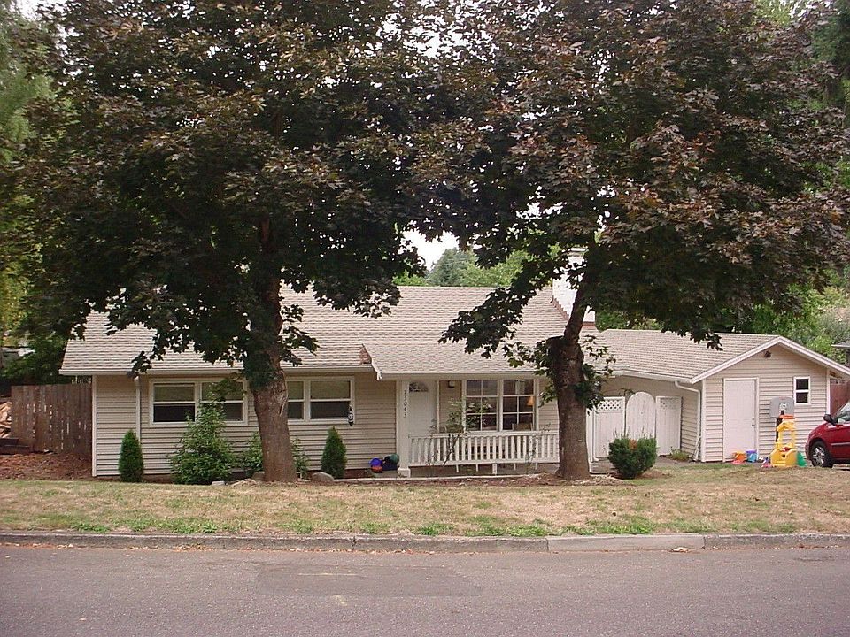 Front w/Maple Trees