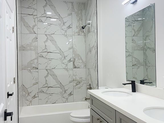 3rd image of 3521 Cambronne St #2A