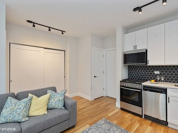 3rd image of 4236 N Kenmore Ave #A