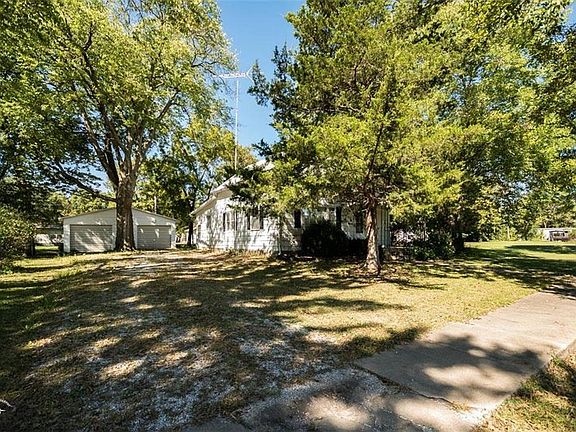 3rd image of 404 Galveston St