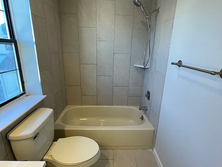 1909 Woodbridge Commons Way — Photo 12