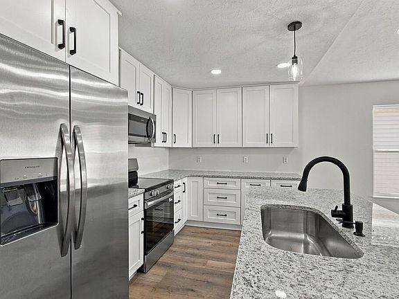 2nd image of 30 Warren St