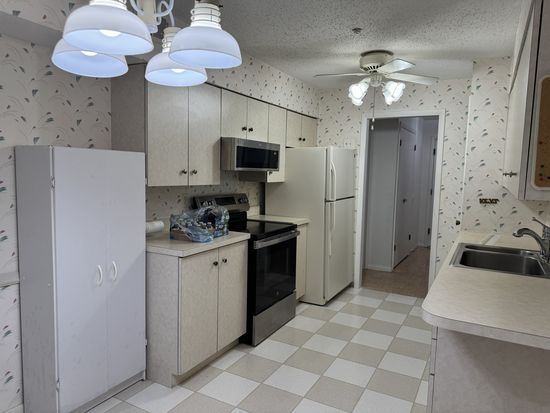 14471 Bantry Ln APT 22, Chesterfield, MO 63017