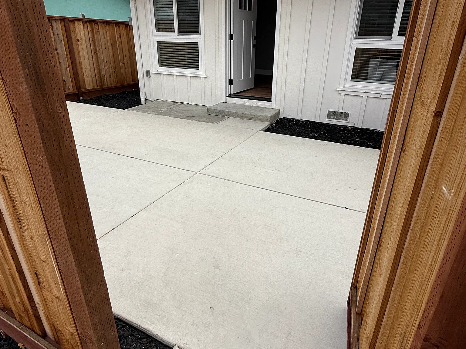 1 bed, 750 sqft, $2,400 — Photo 3