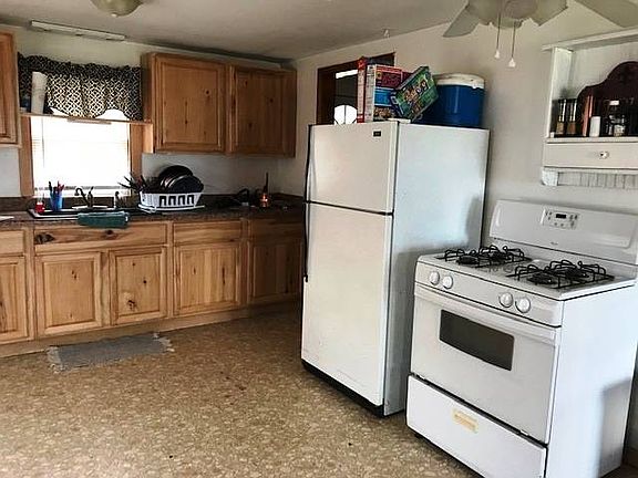 4th image of 3999 Round Lake Hwy