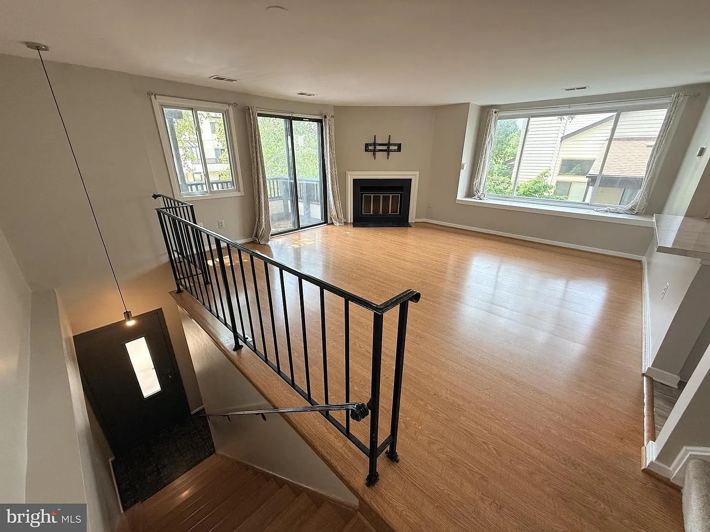 2 bed, 1083 sqft, $1,800 — Photo 2